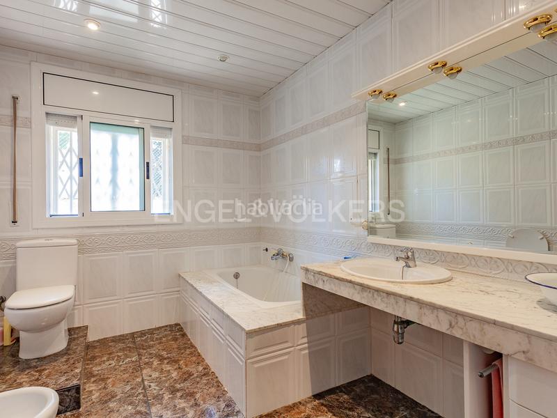 Foto 71ec12d2-bba4-47ba-ae69-0caad9ab6837. Casa  4 vientos unifamiliar con piscina y vistas inmejorables. en Terrassa