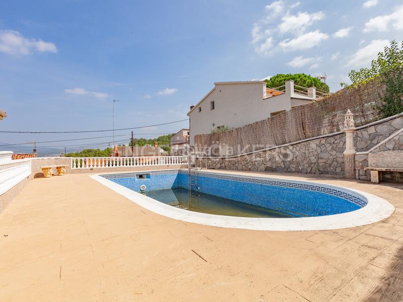 Foto 94f4d6ea-a484-4b99-9f72-5260865226d1. Casa  4 vientos unifamiliar con piscina y vistas inmejorables. en Terrassa