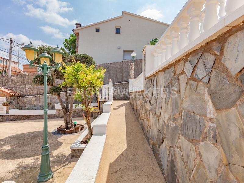 Foto aef47e2e-2016-4dac-a48d-b3fcfd50fa85. Casa  4 vientos unifamiliar con piscina y vistas inmejorables. en Terrassa