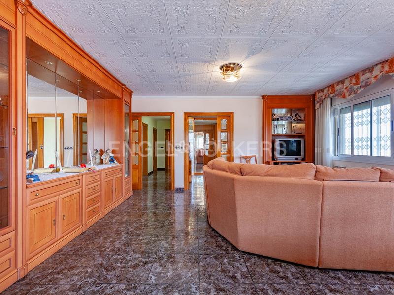 Foto b22e9988-a8c9-4354-a336-39ff3865bb20. Casa  4 vientos unifamiliar con piscina y vistas inmejorables. en Terrassa