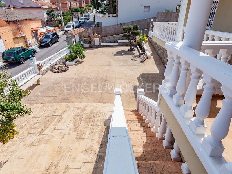 Foto ce3e85fd-4284-4c9c-9177-7d291fb0734a. Casa  4 vientos unifamiliar con piscina y vistas inmejorables. en Terrassa