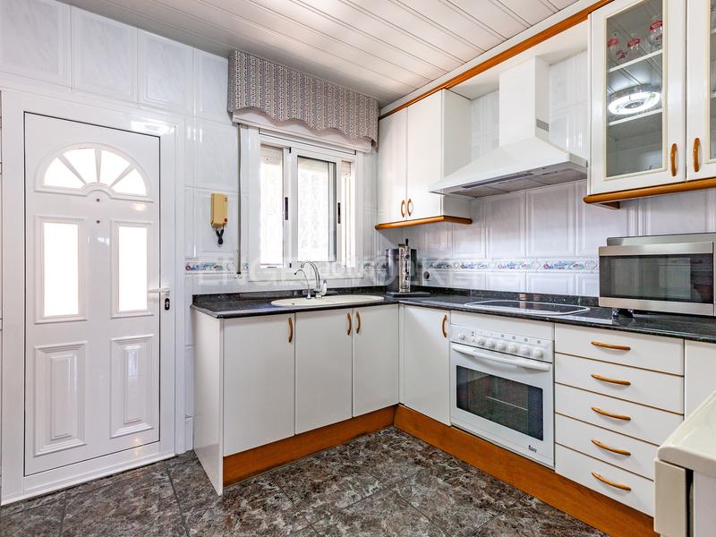 Foto d87fcc27-aa4e-4737-bfec-6928a8a8b9f9. Casa  4 vientos unifamiliar con piscina y vistas inmejorables. en Terrassa