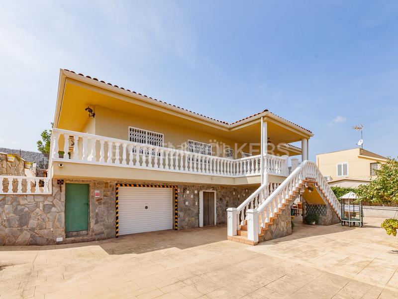 Foto fc43adf3-0d27-4a33-91bb-2fc1ed9099c0. Casa  4 vientos unifamiliar con piscina y vistas inmejorables. en Terrassa