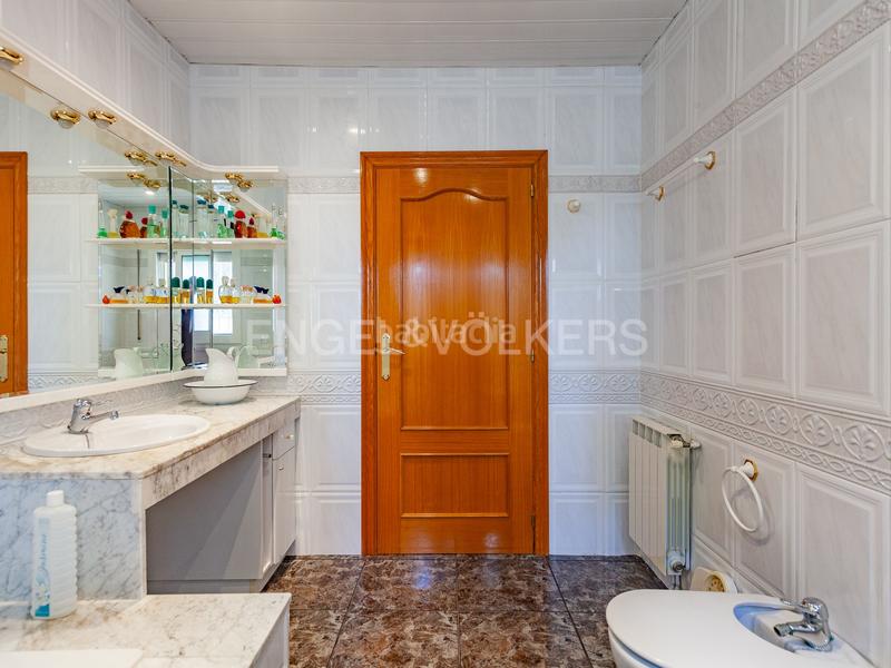 Foto fe2dd3cd-2c9a-4a79-bfea-371db45f4407. Casa  4 vientos unifamiliar con piscina y vistas inmejorables. en Terrassa