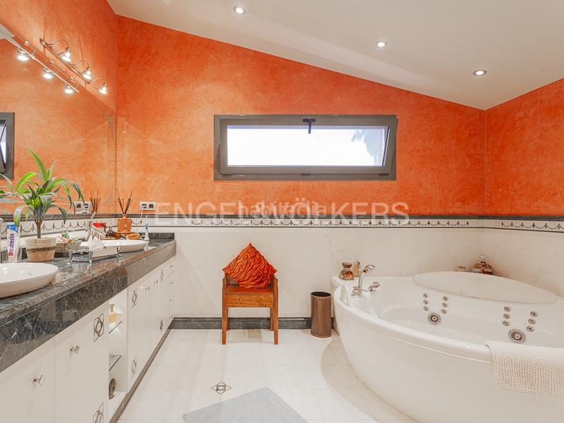 Foto 3df5d7c8-7b18-4244-9389-b1780bcc8cb2. Casa con riscaldamento parcheggio piscina in Calella