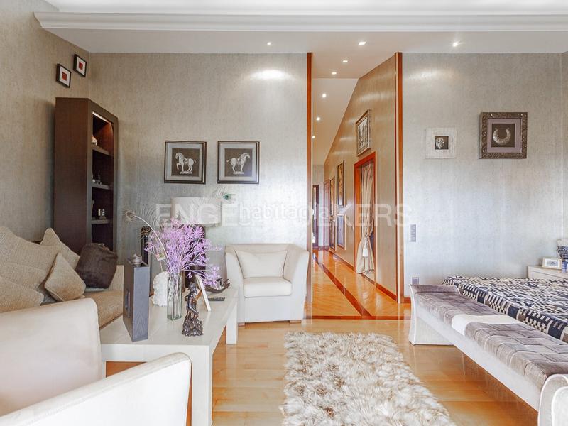 Foto f86bbae7-e45b-4e94-b66b-5d778162ba67. Casa con riscaldamento parcheggio piscina in Calella