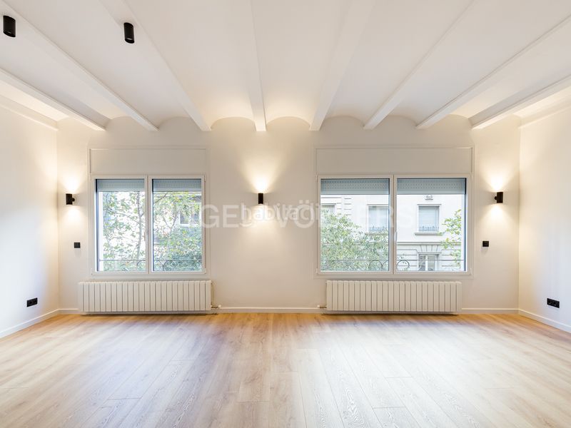 Foto 07af80b9-b060-40a1-b4ef-38f51c176077. Piso apartamento reformado a estrenar al lado de francesc macià en Barcelona