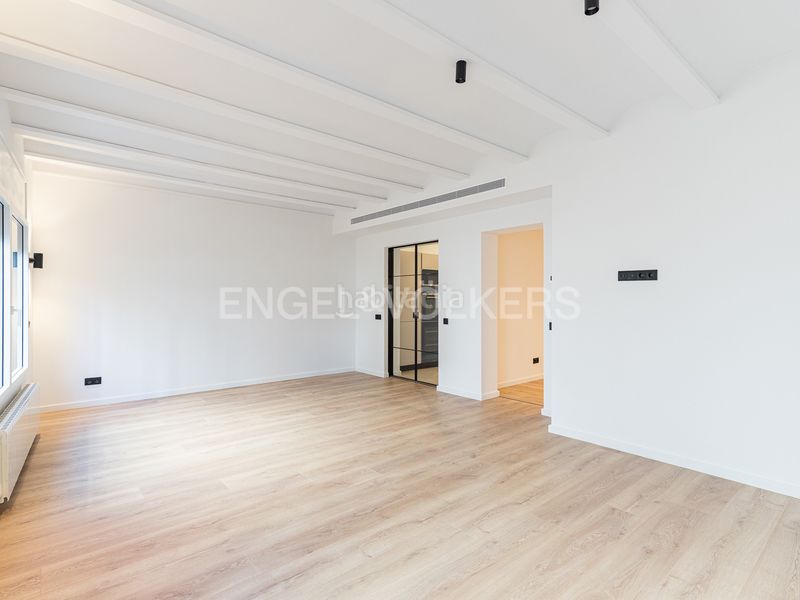 Foto 25b5c361-3a2c-4ab0-b82d-e7fc234320f0. Piso apartamento reformado a estrenar al lado de francesc macià en Barcelona