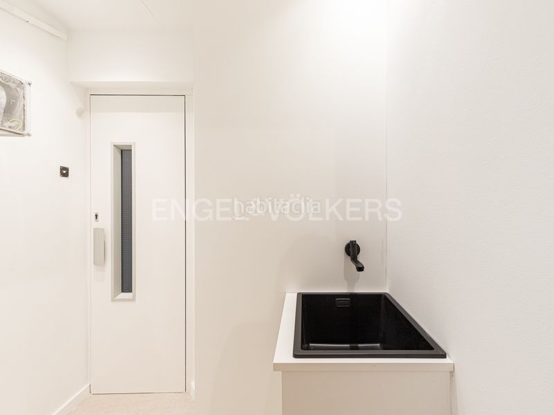 Foto 34140f3a-215f-4cab-9214-43d487076357. Piso apartamento reformado a estrenar al lado de francesc macià en Barcelona