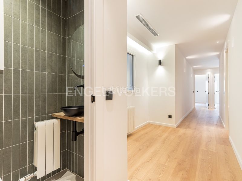 Foto 8e57b87b-bfc0-4d16-862e-3f6a84062bea. Piso apartamento reformado a estrenar al lado de francesc macià en Barcelona