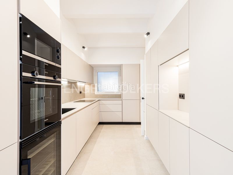 Foto 9288f3af-1b23-4d5c-8bab-7d96fe31e6d5. Piso apartamento reformado a estrenar al lado de francesc macià en Barcelona
