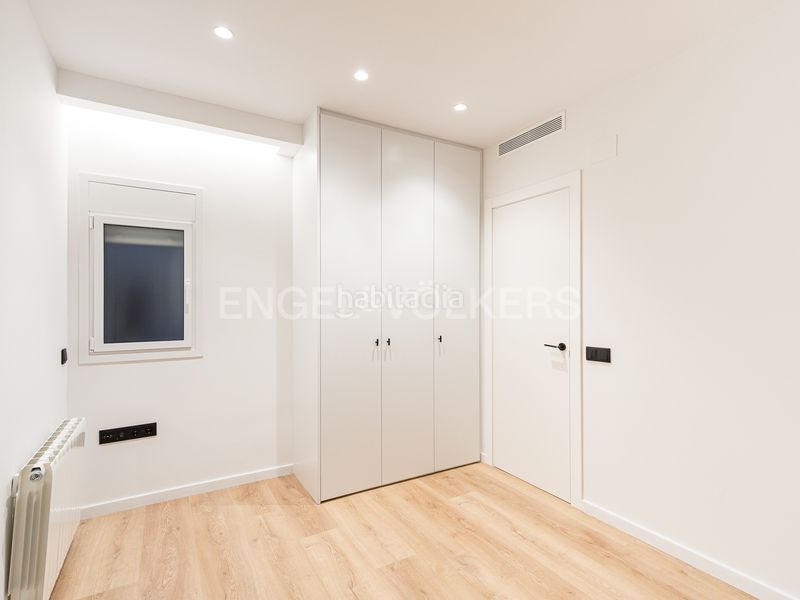 Foto b3f75975-6144-4101-9684-0a66220ff94d. Piso apartamento reformado a estrenar al lado de francesc macià en Barcelona