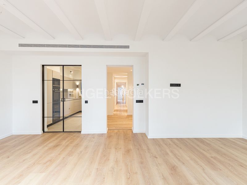 Foto dacac163-c430-4b98-9c15-83f5f5853a08. Piso apartamento reformado a estrenar al lado de francesc macià en Barcelona