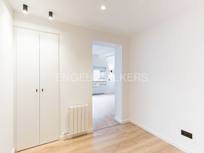 Foto f91deee6-343e-4c1e-8df6-f286b037fd6d. Piso apartamento reformado a estrenar al lado de francesc macià en Barcelona