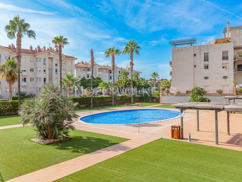 Foto 8ab69ca4-bd9c-4b1e-bfc0-d4c98fedd602. Zweistöckige wohnung mit heizung parking in Can Pei Sitges