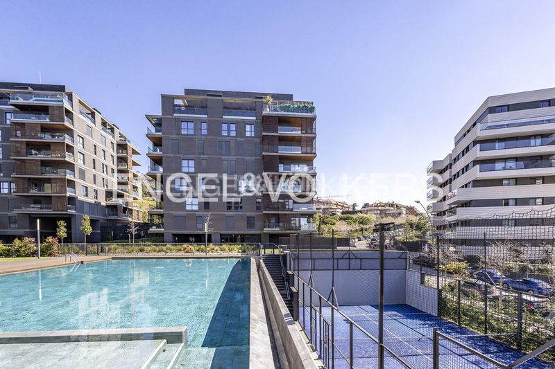 Foto 38d31b49-6715-4e4a-8cf0-7428269fdffa. Àtic amb calefacció aparcament piscina a Centre Esplugues de Llobregat