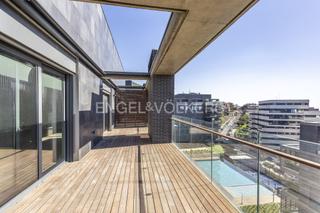 Dachwohnung in Centre. Atico de obra nueva con piscina privada en esplugues