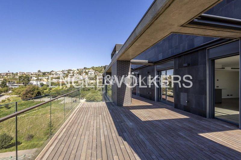 Foto b2f81756-6382-4968-8d95-65eff8d70768. Àtic amb calefacció aparcament piscina a Centre Esplugues de Llobregat