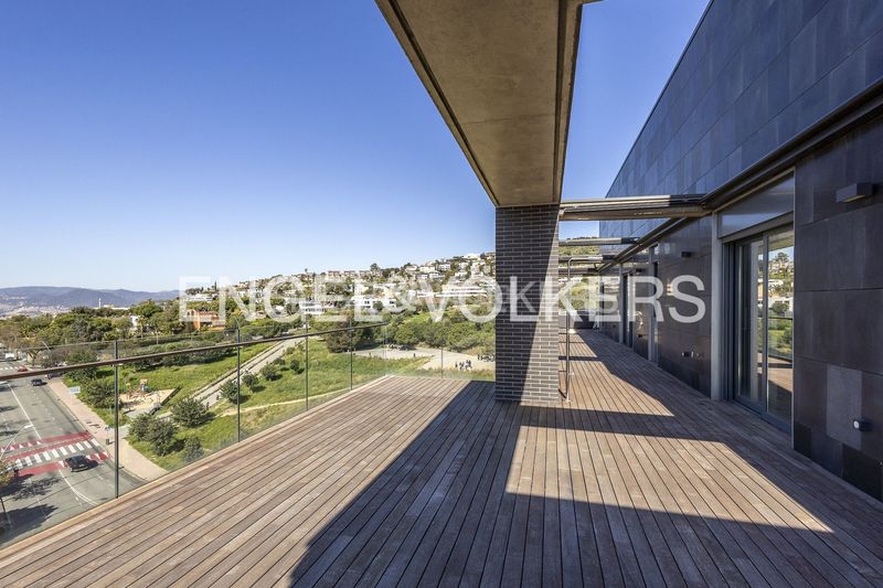 Foto bbc8c852-7a78-4865-8760-ebf0d5de314f. Àtic amb calefacció aparcament piscina a Centre Esplugues de Llobregat