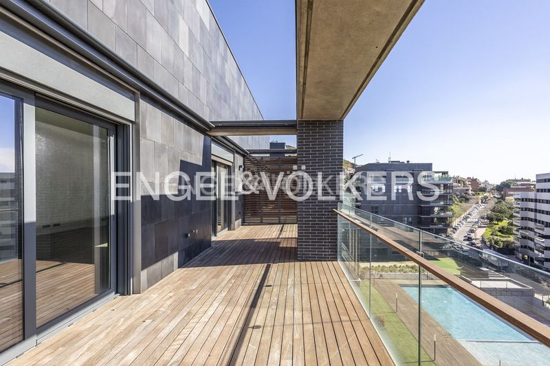Foto c4d86119-392e-4222-ba4e-b8d0cbb58171. Àtic amb calefacció aparcament piscina a Centre Esplugues de Llobregat