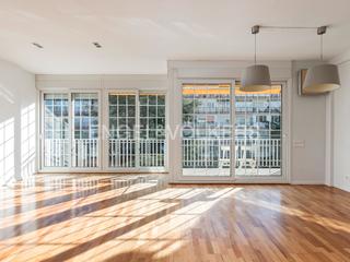 Apartamento en Pedralbes. Luminoso y agradable piso en pedralbes