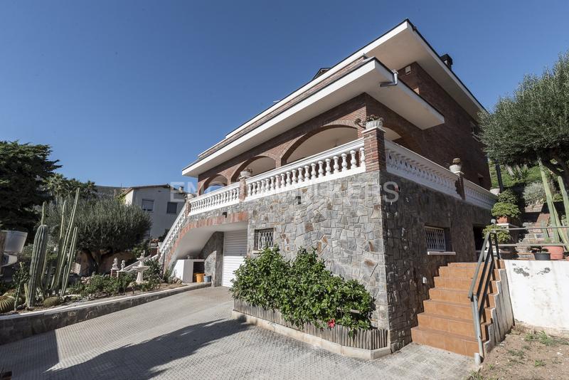 Foto 55fbf894-b3b0-49e7-ab22-2631ff32510d. Casa gran casa en Bellamar en una parcela de 1009m y 460m construidos. en Castelldefels