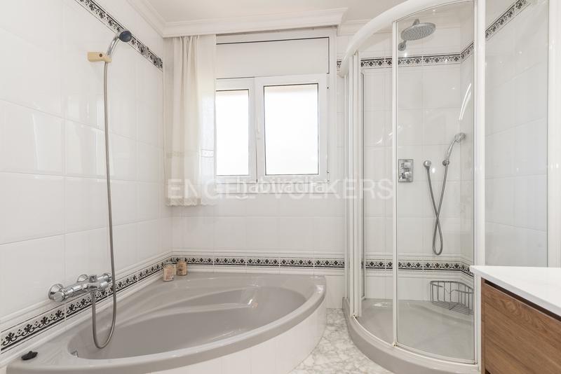 Foto 5cea56e6-7d4b-4ca3-8ba7-aba6ffc23ee4. Casa gran casa en Bellamar en una parcela de 1009m y 460m construidos. en Castelldefels