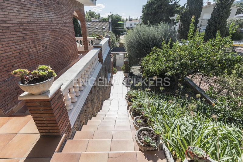 Foto ad02bd82-16e7-4dc3-b88e-d02ee6dfeb27. Casa gran casa en Bellamar en una parcela de 1009m y 460m construidos. en Castelldefels