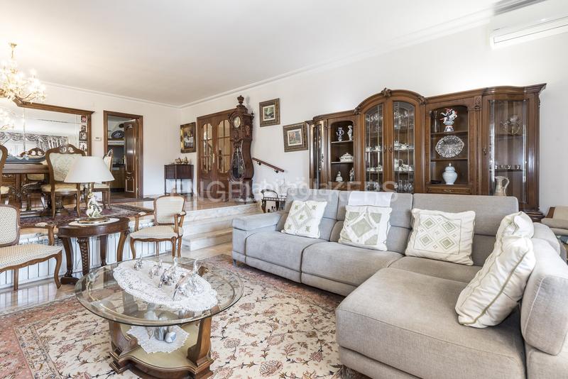 Foto b6a82236-e997-4080-ad89-be935a6ba232. Casa gran casa en Bellamar en una parcela de 1009m y 460m construidos. en Castelldefels