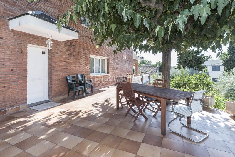 Foto c9f816ed-7772-4733-b20b-e6939eb5cfe5. Casa gran casa en Bellamar en una parcela de 1009m y 460m construidos. en Castelldefels