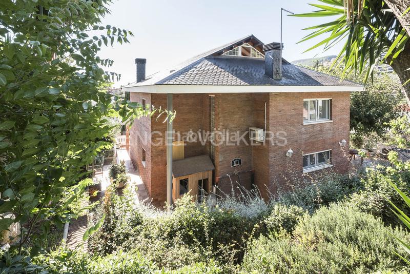 Foto e5e7723f-abe0-4788-80a2-16c8606be02f. Casa gran casa en Bellamar en una parcela de 1009m y 460m construidos. en Castelldefels