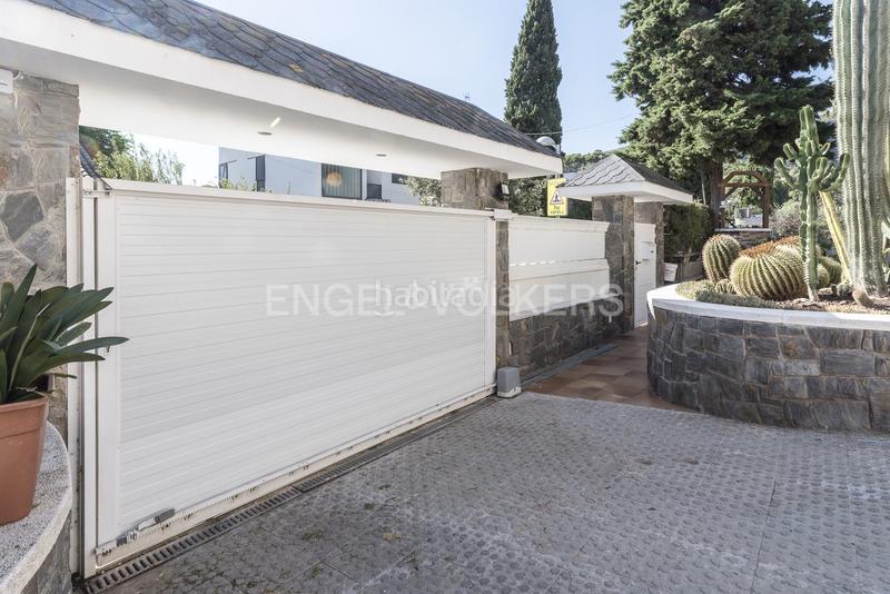 Foto ebc47940-fd02-49e8-bccc-dd9f6e2238e9. Casa gran casa en Bellamar en una parcela de 1009m y 460m construidos. en Castelldefels