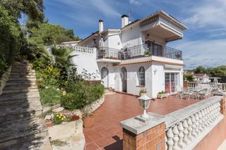 Casa a Mas Trader-Corral d´En Tort-Corral d´En Cona. Excepcional propiedad en cubelles con vistas al mediterráneo