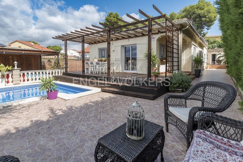 Casa a La Franquesa-Oasis Park. Casa en planta baja, licencia turística, cercana a la playa