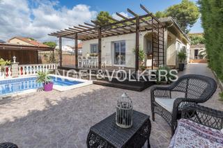 Casa a La Franquesa-Oasis Park. Casa en planta baja, licencia turística, cercana a la playa