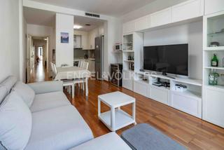 Apartament a Dreta de l´Eixample. Piso alto y reformado en finca regia de eixample dret