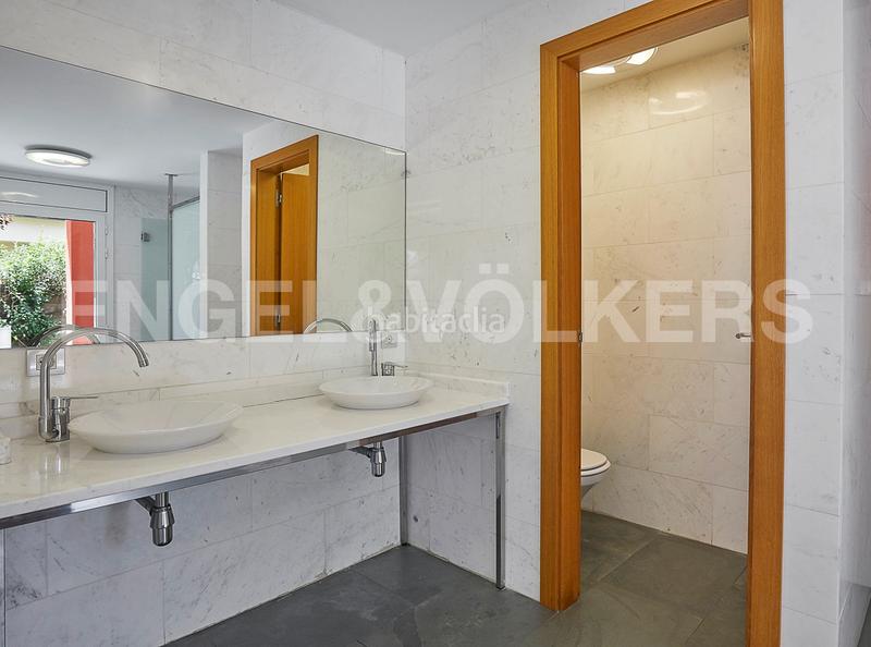 Foto 97b5b0ec-561f-4703-ab52-de93138b1087. Haus mit heizung parking pool in Montmar Castelldefels