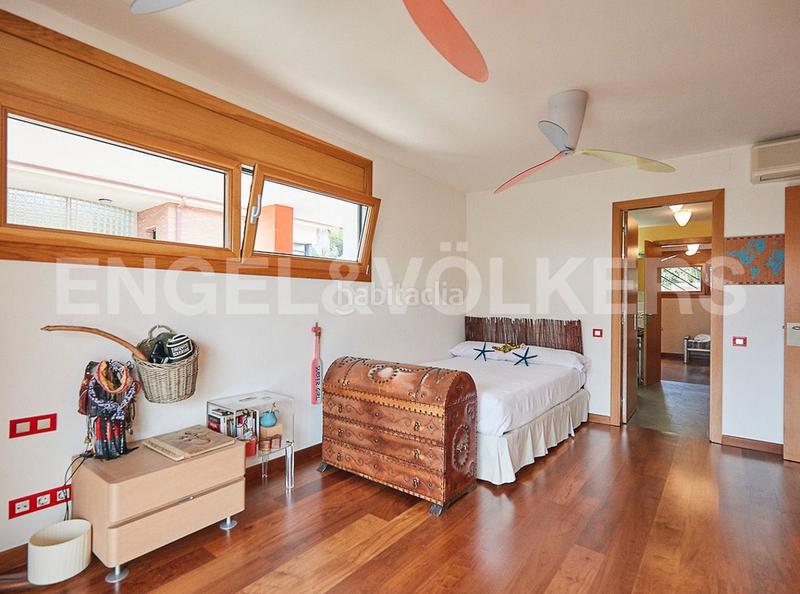 Foto ca5f4ae9-7ebb-4159-9e22-c035bc6b52ad. Haus mit heizung parking pool in Montmar Castelldefels