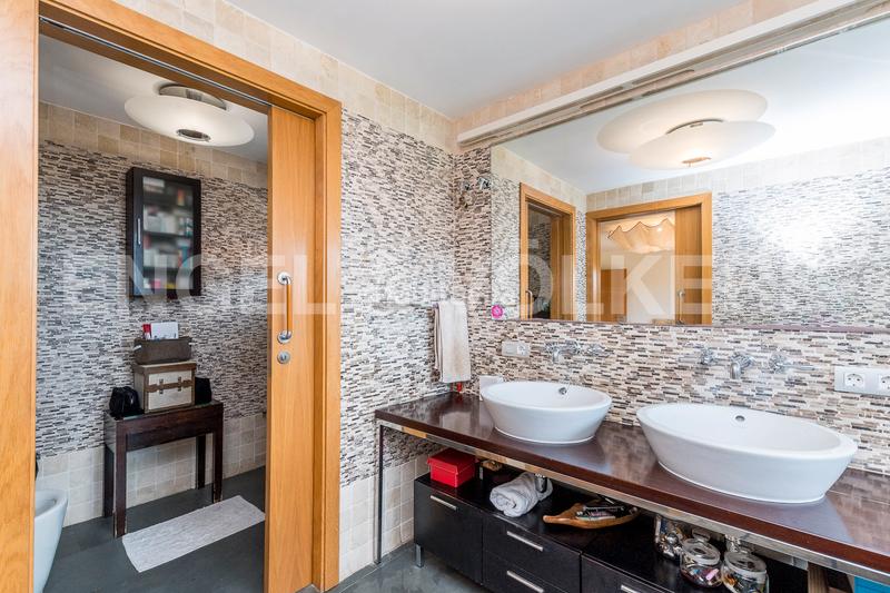 Foto e4bdcf43-1709-4e56-873e-c28fdfa91cf9. Haus mit heizung parking pool in Montmar Castelldefels