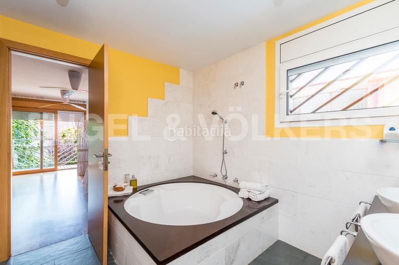 Foto f3c53f80-3330-451f-bc8c-d6110419b7b6. Haus mit heizung parking pool in Montmar Castelldefels