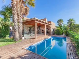 Maison à Nucli Urbà. Casa moderna en una planta lista para entrar a vivir