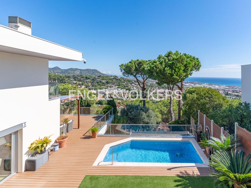 Foto 7778539d-f82e-4237-ad10-f380a4296ea2. Casa amb calefacció aparcament piscina a Premià de Dalt