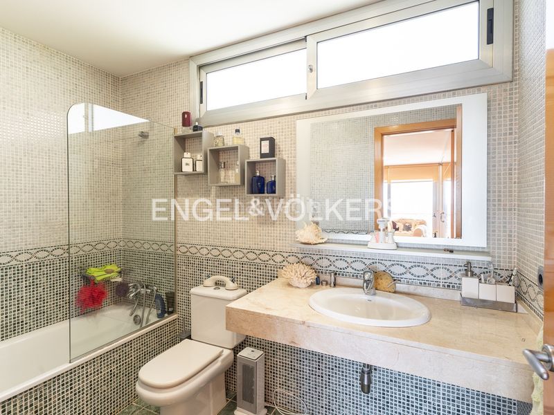 Foto 8e7c43e9-4e30-48a9-8984-a275758c48e2. Casa amb calefacció aparcament piscina a Premià de Dalt