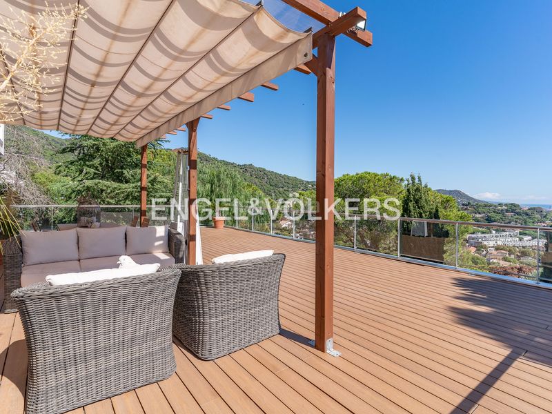 Foto a8e998b9-2b6b-43d9-977c-b62d0f92b561. Casa amb calefacció aparcament piscina a Premià de Dalt