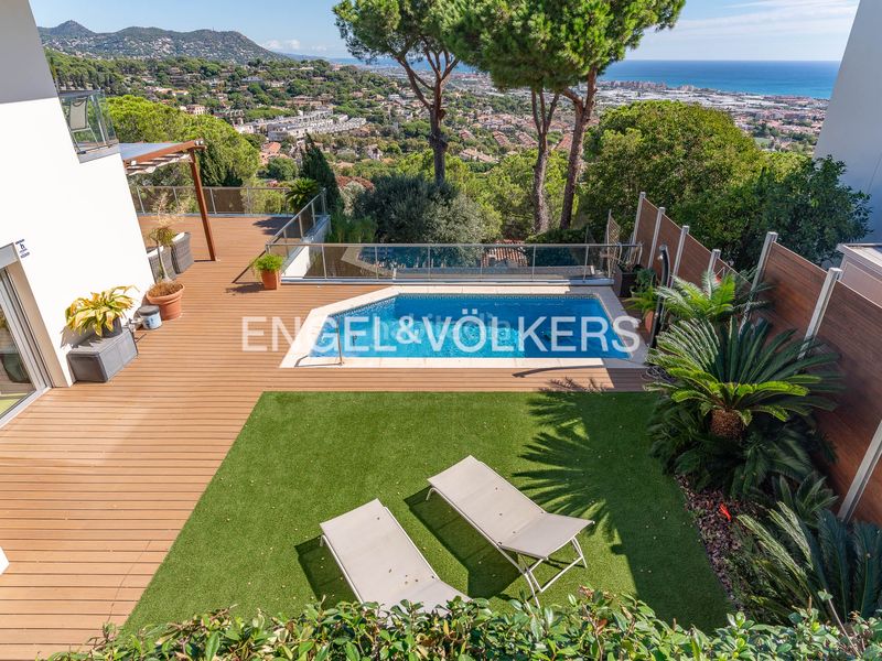 Foto ea3abc9b-962e-465c-927f-f2c2ad9e2fa2. Casa amb calefacció aparcament piscina a Premià de Dalt