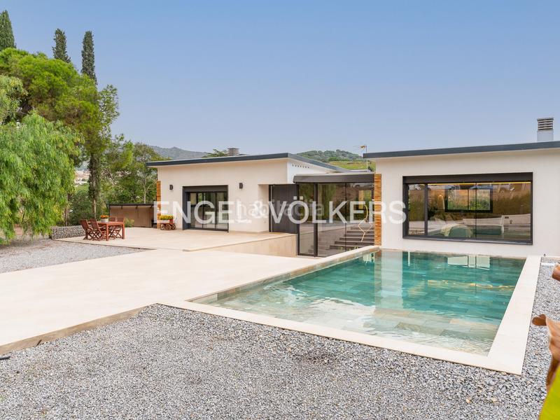 Foto e6240261-0fef-44dd-91dc-de6628fdb78b. Casa amb calefacció aparcament piscina a Tiana