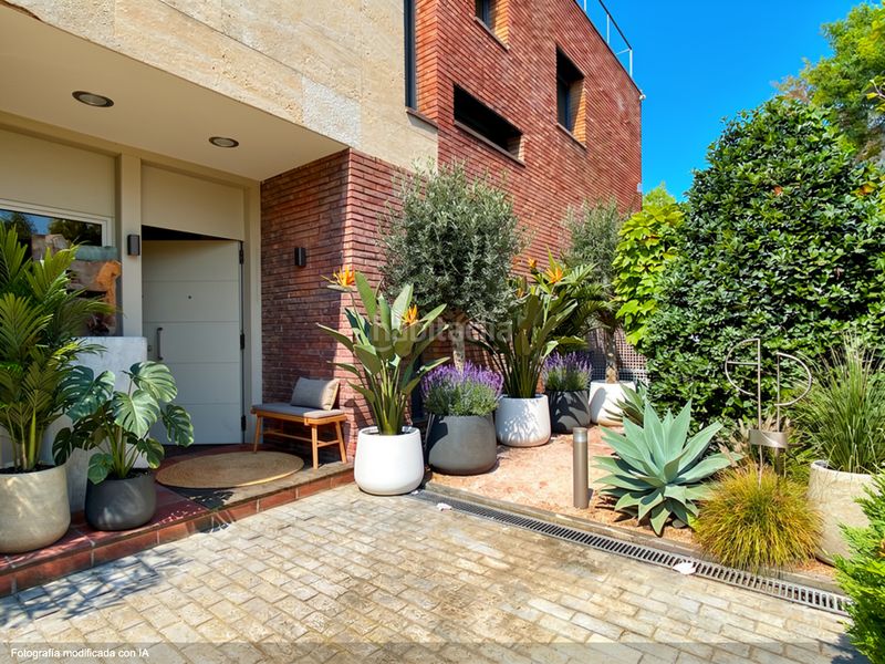 Foto 2de8f6d3-77c4-47bd-ba54-edc1bd0f45c2. Casa amb calefacció aparcament piscina a Sarrià Barcelona