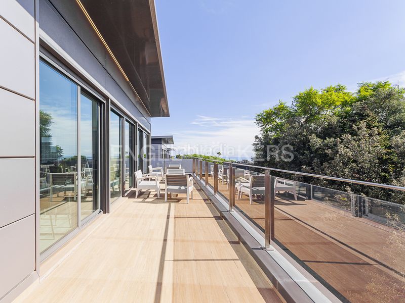 Foto afd1479e-4f9c-4f3f-ac5a-e5ef4081030e. Casa amb calefacció aparcament piscina a Sarrià Barcelona