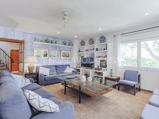 Casa a Bonavista. Exclusiva casa de lujo con vista al mar y piscina en calafell