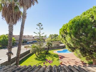 Casa a Bonavista. Exclusiva casa de lujo con vista al mar y piscina en calafell